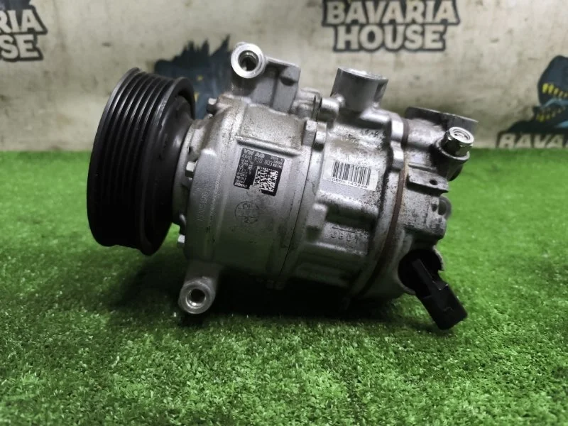 Компрессор кондиционера Audi A4 2016 4M0820803 B9 CYR