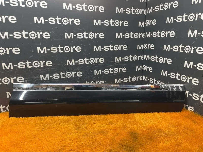 Молдинг на дверь Volkswagen Touareg 2011 7P6854940H 7P CGRA, передний правый