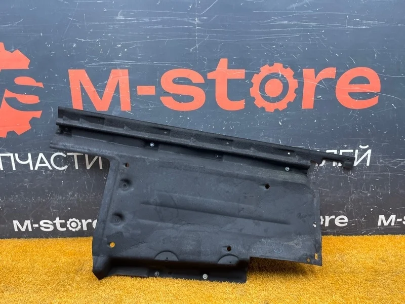 Защита днища кузова Audi Q5 2013 8R0825208E 8R CNCD, правая