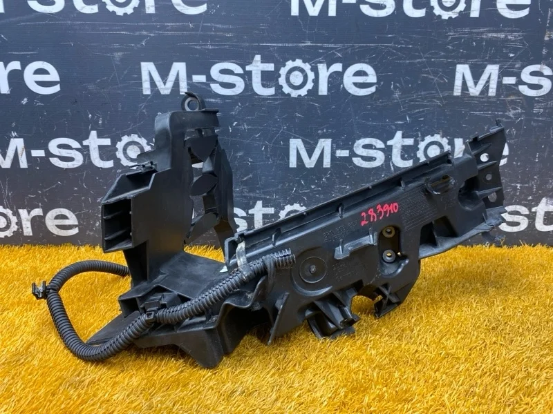 Кронштейн фары Audi Q5 2013 8R0805607 8R CNCD, левый