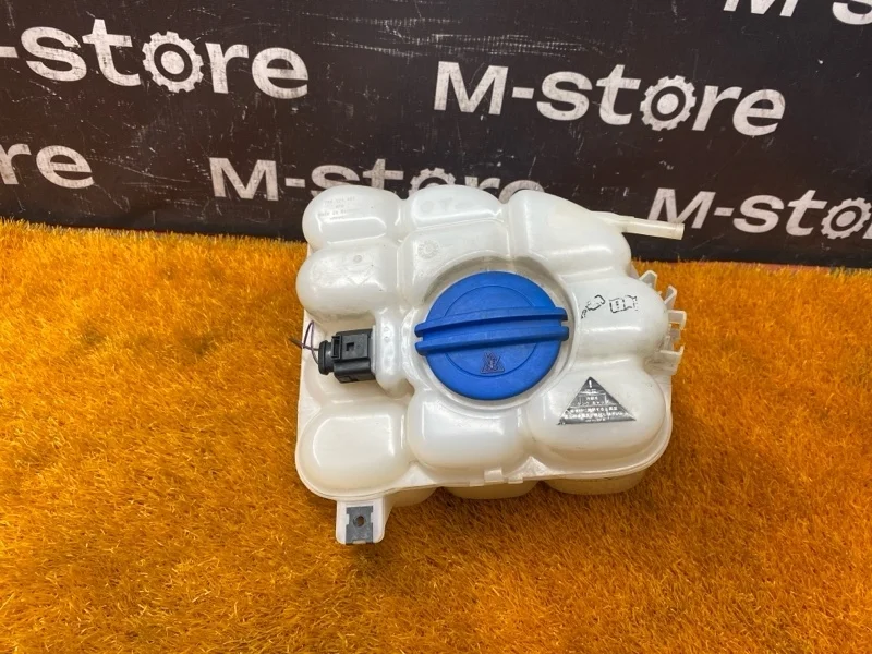 Бачок расширительный Volkswagen Touareg 2011 7P0121407 7P CGRA