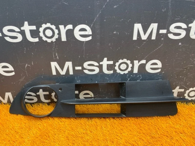 Оправа туманки Bmw 5-Series 2005 51117049244 E60 N52B25A, передняя правая