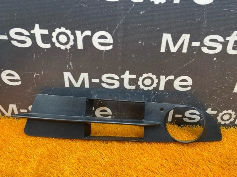 Оправа туманки Bmw 5-Series 2005 51117049243 E60 N52B25A, передняя левая