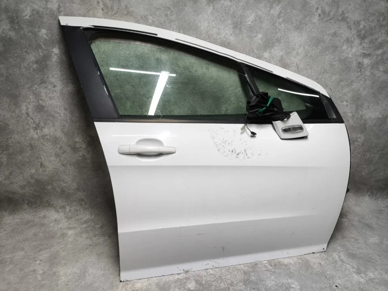 Дверь передняя правая Peugeot 408