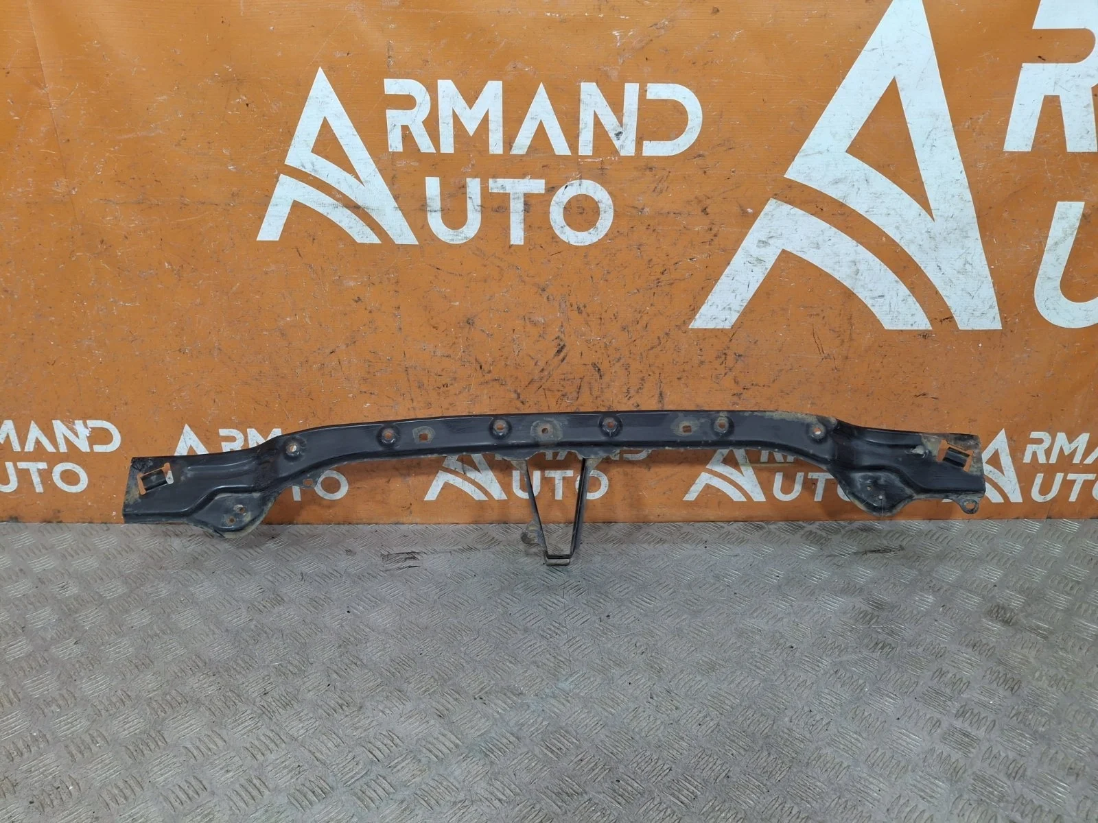 Усилитель бампера верхний Mitsubishi Pajero 2006-нв 4