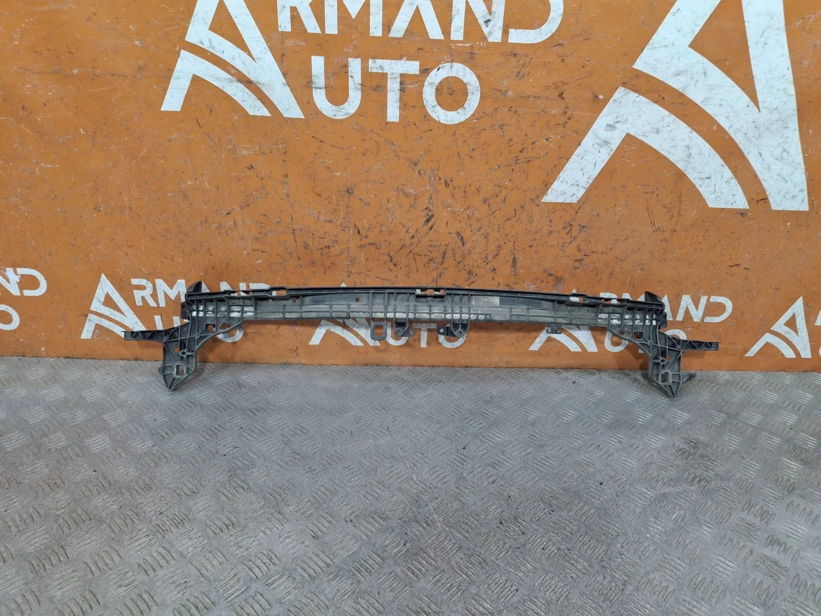 Кронштейн радиатора верхний Mercedes -Class 2016-нв W213, S213, C238