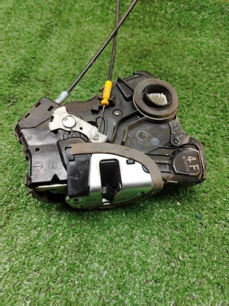 Замок двери Lexus LX570 2008 6903042221 URJ201 3URFE, передний правый