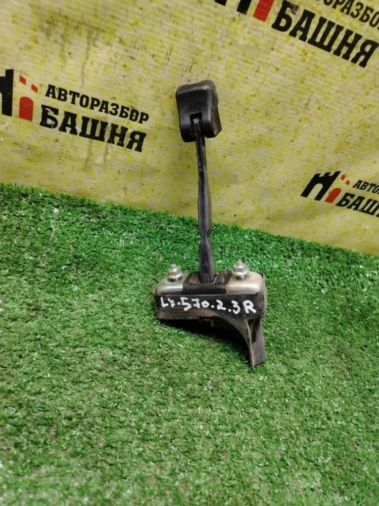 Ограничитель двери Lexus LX570 2008 6863060110 URJ201 3URFE, задний правый