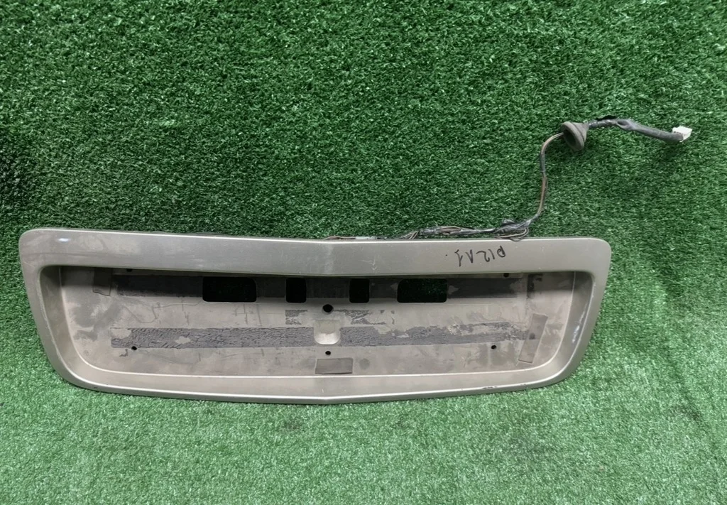 Б.у. накладка на крышку багажника NISSAN PRIMERA P12 NISSAN PRIMERA P12