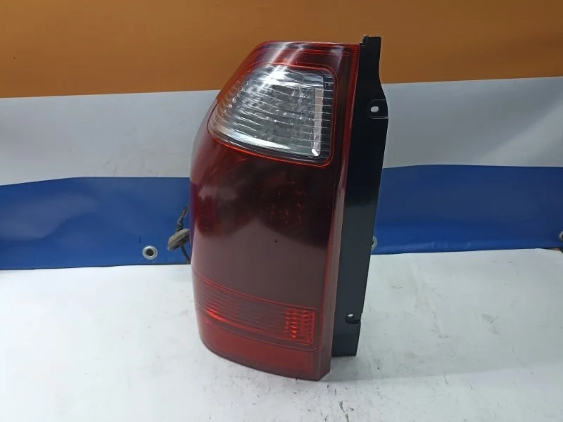 Фонарь Mitsubishi Pajero 2006 MN133765 V78W 4M41, задний левый