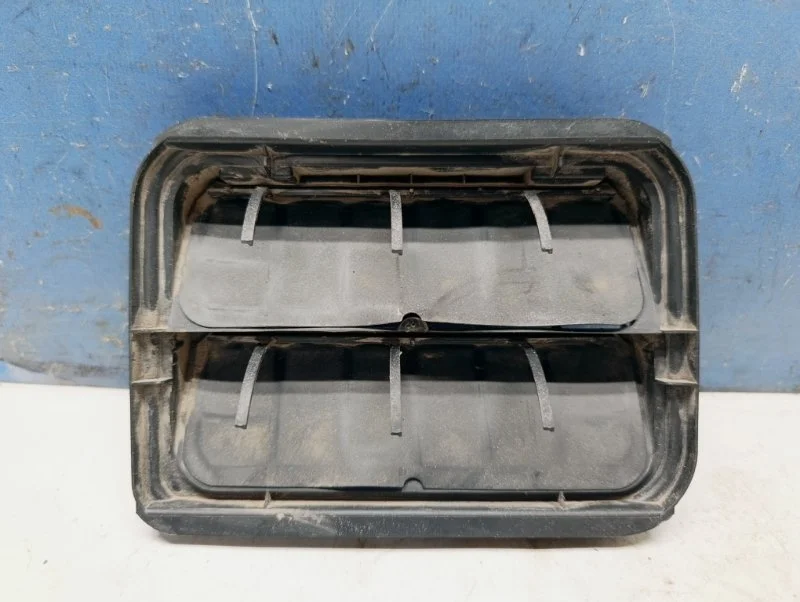 Клапан вентиляции Renault Sandero 2013 7700838358 BS11 1.6 K7M710, правый