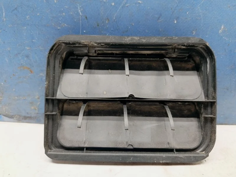 Клапан вентиляции Renault Sandero 2013 7700838358 BS11 1.6 K7M710, левый