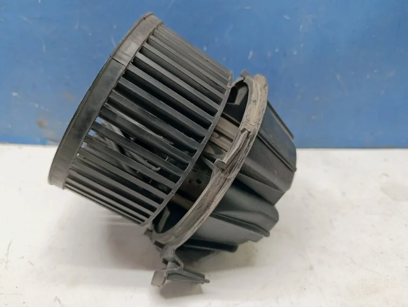 Моторчик печки Renault Sandero 2013 272106020R BS11 1.6 K7M710