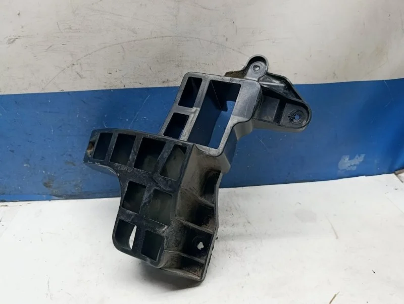 Кронштейн бампера Renault Sandero 2013 8200735455 BS11 1.6 K7M710, задний правый