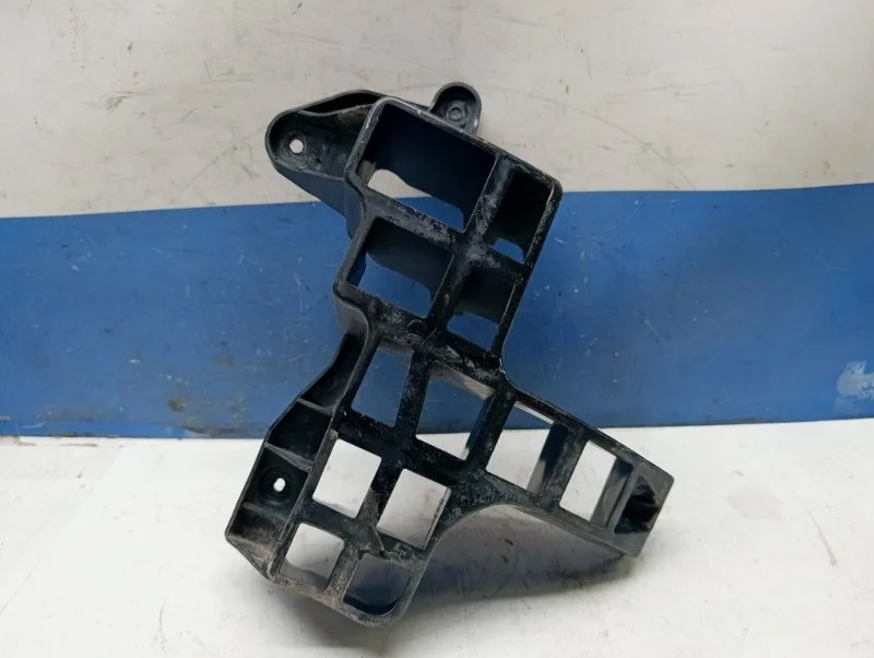 Кронштейн бампера Renault Sandero 2013 8200735454 BS11 1.6 K7M710, задний левый