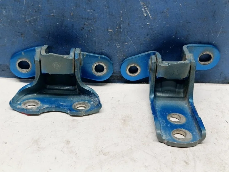 Петля двери Toyota Rav 4 2016 6874012120 ACA40, передняя левая