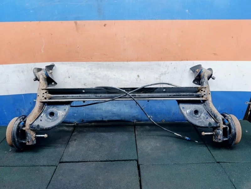 Балка подвески Renault Sandero 2013 555011466R BS11 1.6 K7M710, задняя