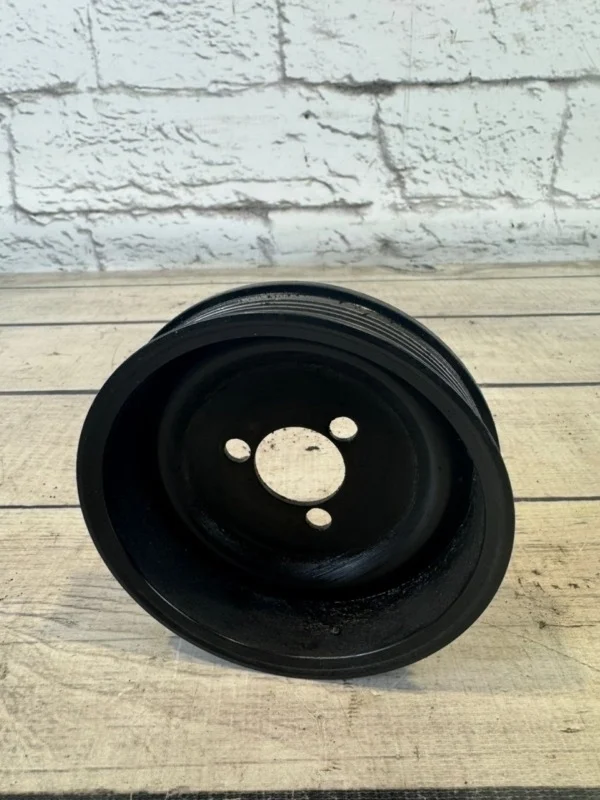 Шкив помпы Skoda Fabia 2 2010