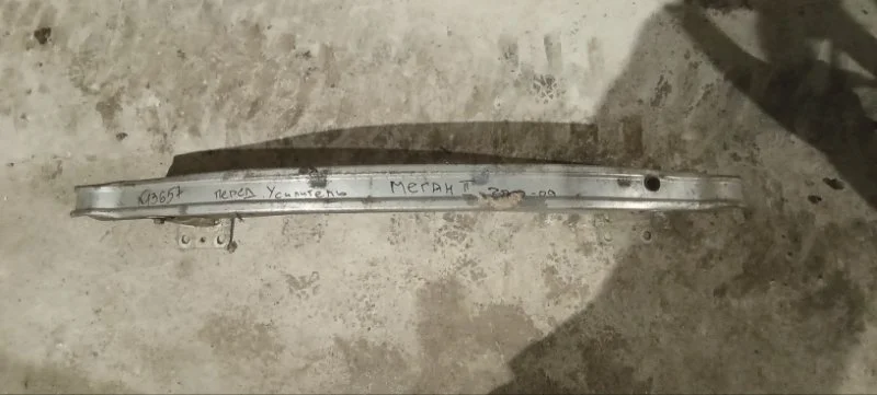 Усилитель бампера передний Renault Megane