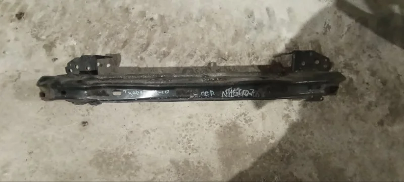 Усилитель бампера передний Volkswagen Touareg