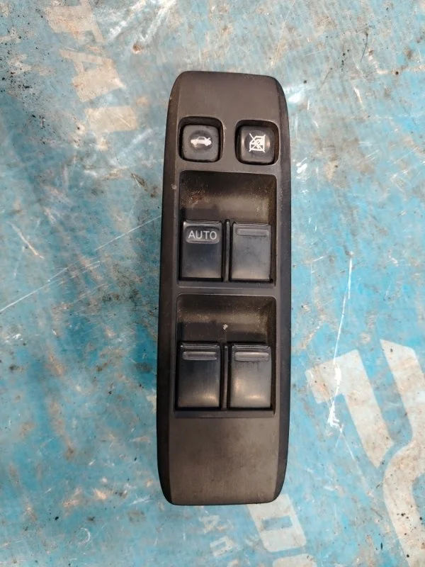 Блок управления стеклоподъемниками Nissan Primera