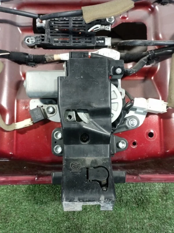 Замок двери багажника Mazda 6 GH 2007-2013