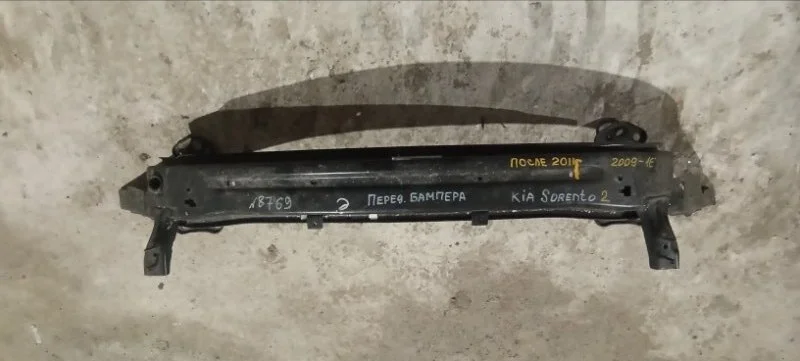 Усилитель бампера передний Kia Sorento XM