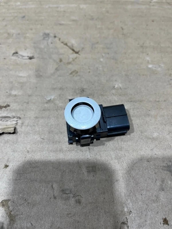 Датчик парковки Toyota Land Cruiser 2015 8934133190A1 URJ200 1VD-FTV 4.5, задний левый