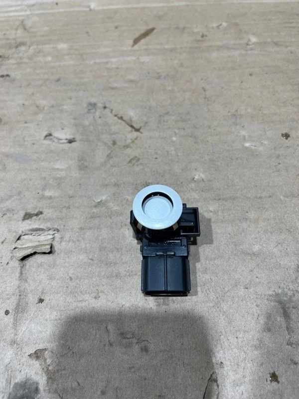 Датчик парковки Toyota Land Cruiser 2015 8934133190A1 URJ200 1VD-FTV 4.5, задний правый