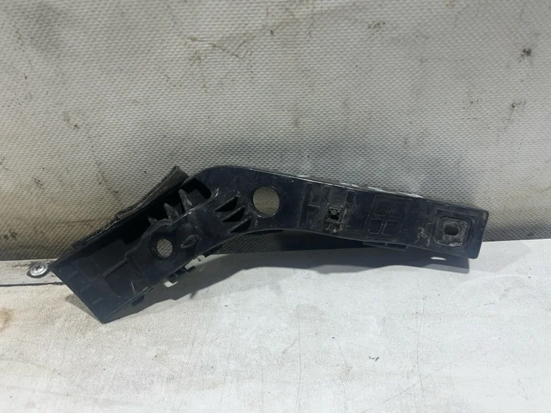 Кронштейн крыла передний левый Hyundai i30