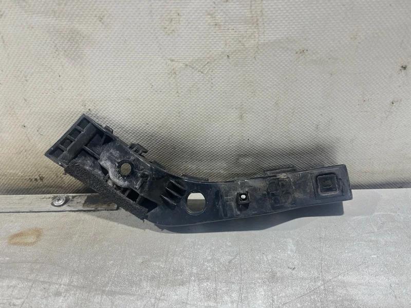 Кронштейн крыла передний правый Hyundai i30