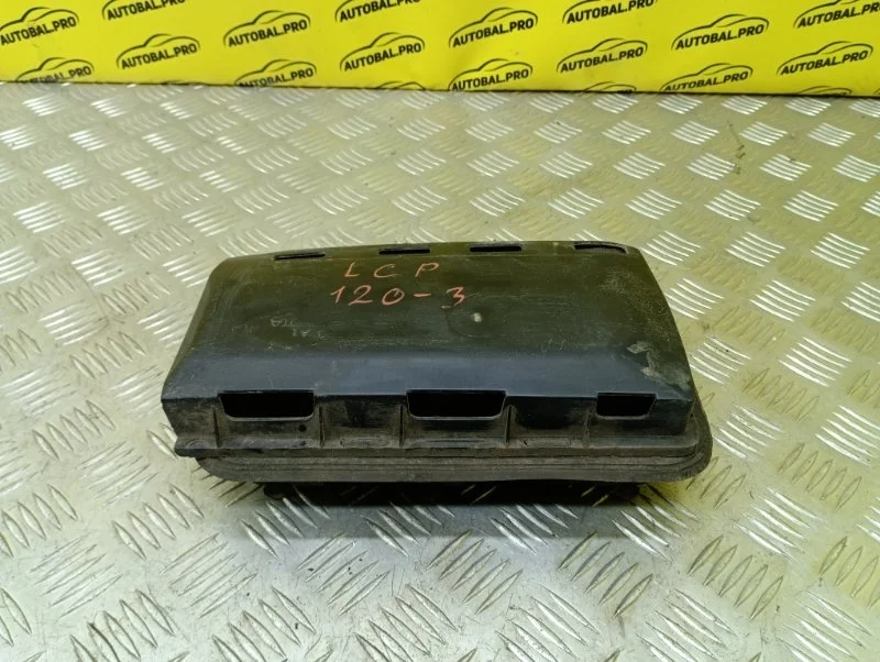 Решетка вентиляции кузова Toyota Land Cruiser Prado 120 (2002-2009) 2003 6290460050 3.0 D 1KDFTV