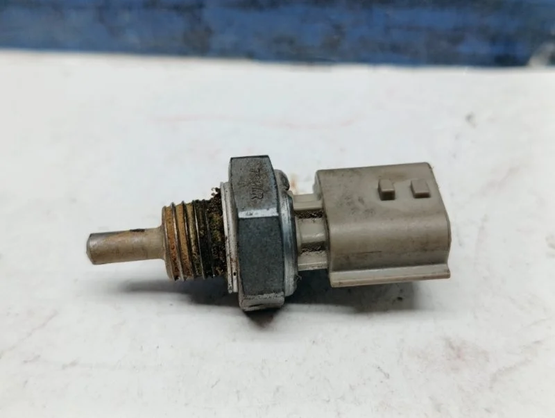 Датчик температуры масла ДВС Renault Sandero 2013 226300717R BS11 1.6 K7M710