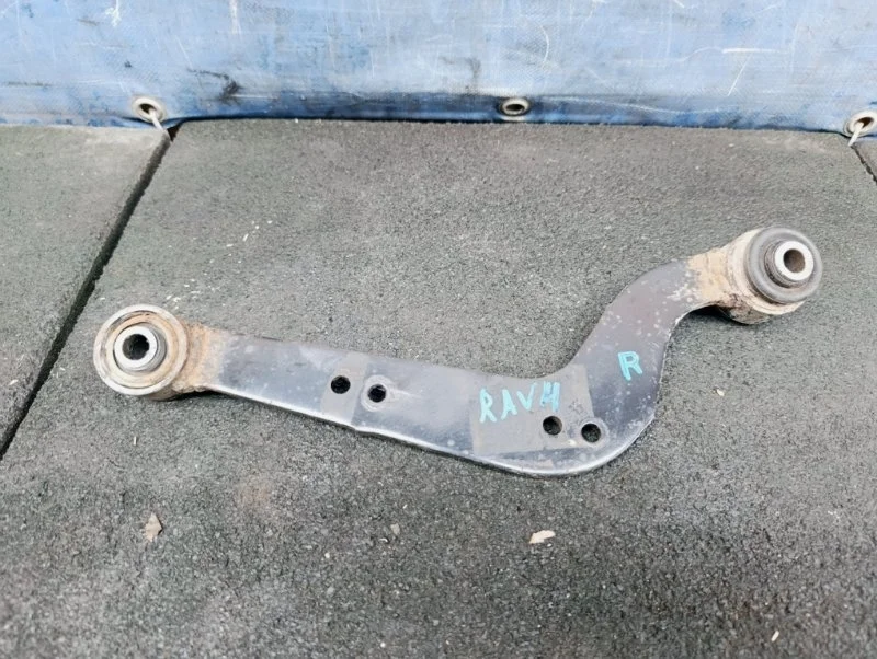 Рычаг подвески Toyota RAV 4 2012 4877042040 ACA30, задний правый