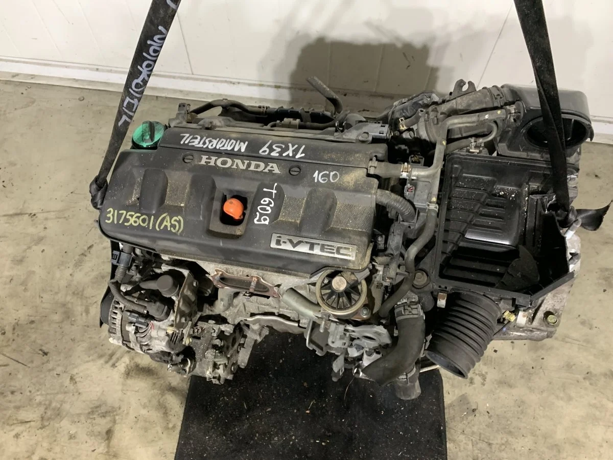 Двигатель Honda Civic VIII (2005—2009) R18A2 1.8 i бензин Передний