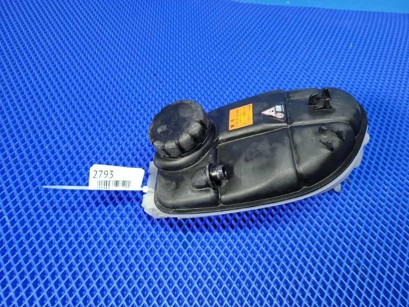 Бачок расширительный Mercedes-Benz B-Class 2013 A2465000049 W246 М270910