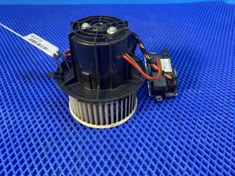 Мотор печки Mercedes-Benz C-Class 2012 V7825001 W204 М274910