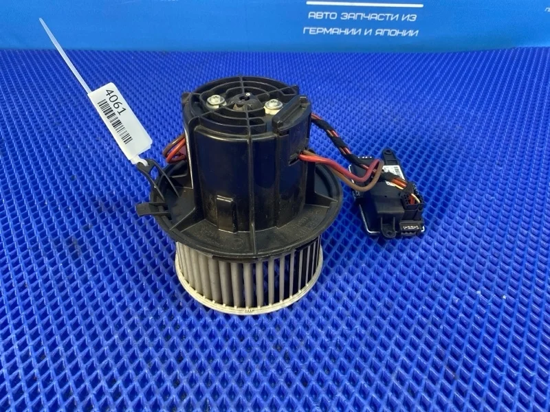 Мотор печки Mercedes-Benz C-Class 2012 V7825001 W204 М274910