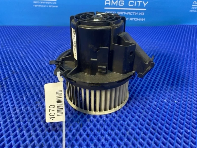 Мотор печки Mercedes-Benz C-Class 2012 V7771001 W204 М274910