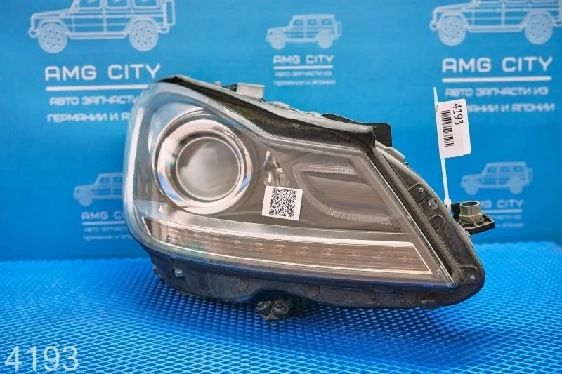 Фара Mercedes-Benz C-Class 2011 A2048204639 W204 M271820, передняя правая