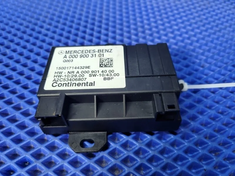 Блок управления топливным насосом Mercedes-Benz C-Class 2011 A0009003101 W204 M271820