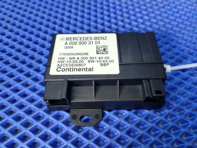 Блок управления топливным насосом Mercedes-Benz C-Class 2011 A0009003101 W204 M271820