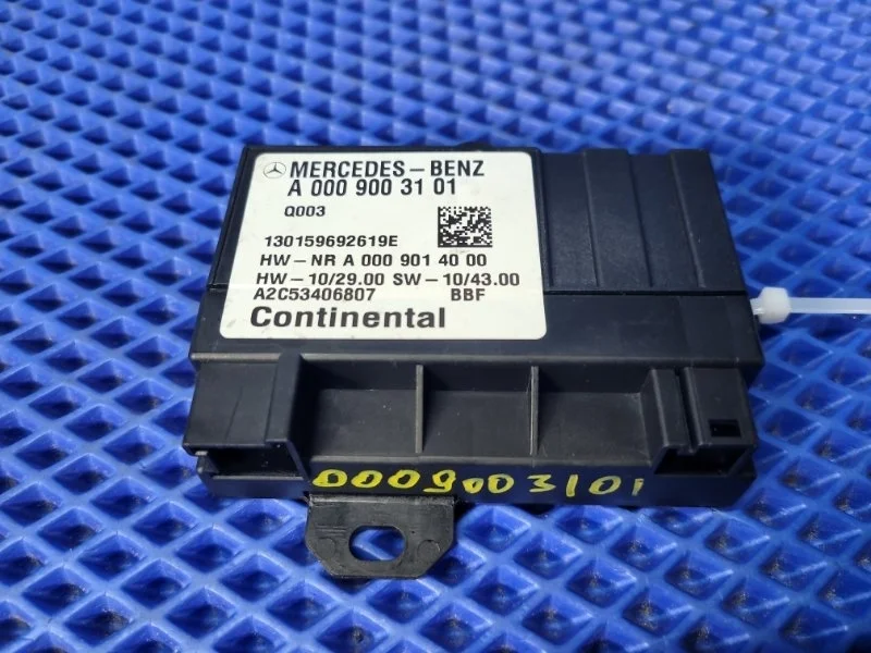 Блок управления топливным насосом Mercedes-Benz C-Class 2011 A0009003101 W204 M271820