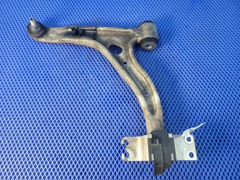 Рычаг передней подвески Mercedes-Benz B-Class 2016 A2463330300 W246 М270920, передний левый