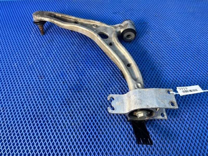 Рычаг передней подвески Mercedes-Benz B-Class 2017 A2463330400 W246 М2709120, передний правый