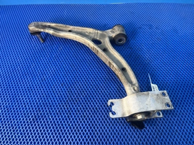 Рычаг передней подвески Mercedes-Benz B-Class 2017 A2463330400 W246 М2709120, передний правый