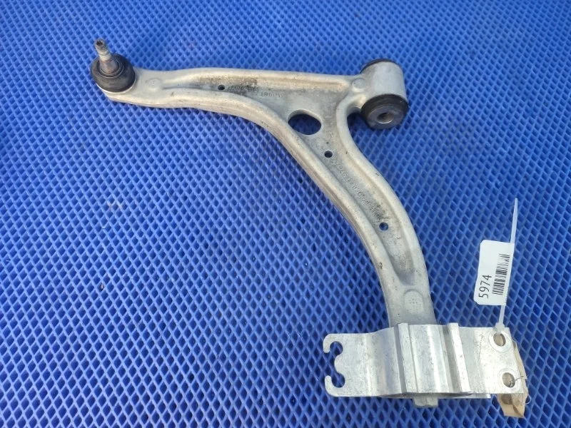 Рычаг передней подвески Mercedes-Benz B-Class 2016 A2463330300 W246 М270920, передний левый