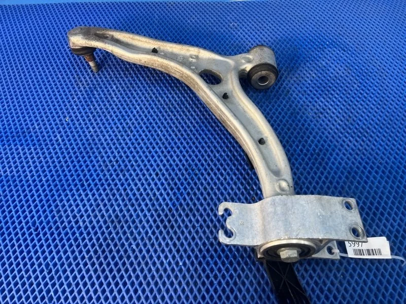 Рычаг передней подвески Mercedes-Benz B-Class 2017 A2463330400 W246 М2709120, передний правый