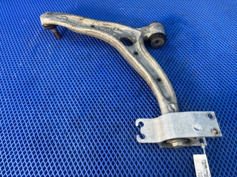 Рычаг передней подвески Mercedes-Benz B-Class 2013 A2463330400 W246 М270910, передний правый