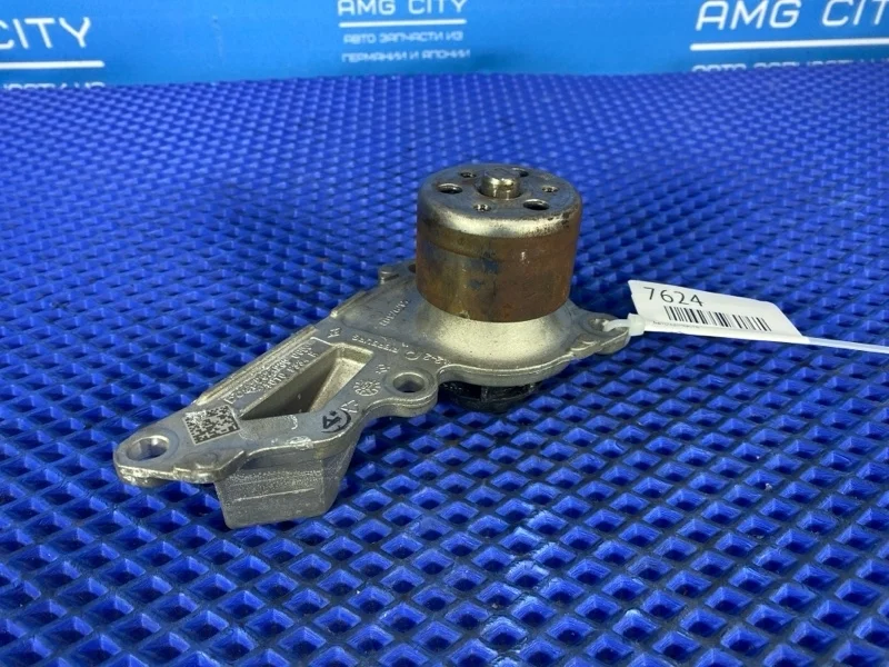 Помпа Mercedes-Benz A-Class 2021 A2822000600 W177 OM654920